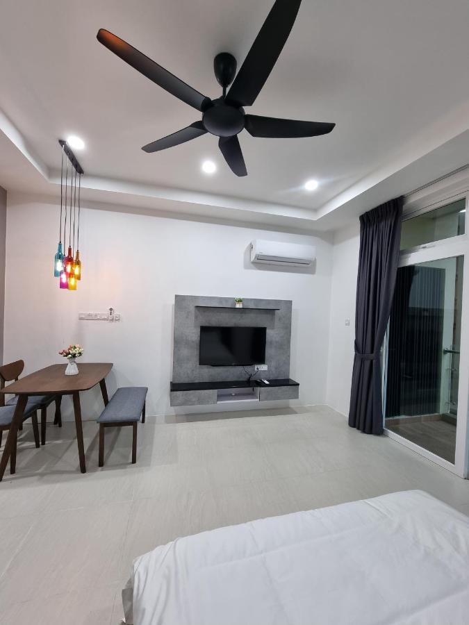 Cozzzy Hut @ Riverine Diamond Кучинг Экстерьер фото